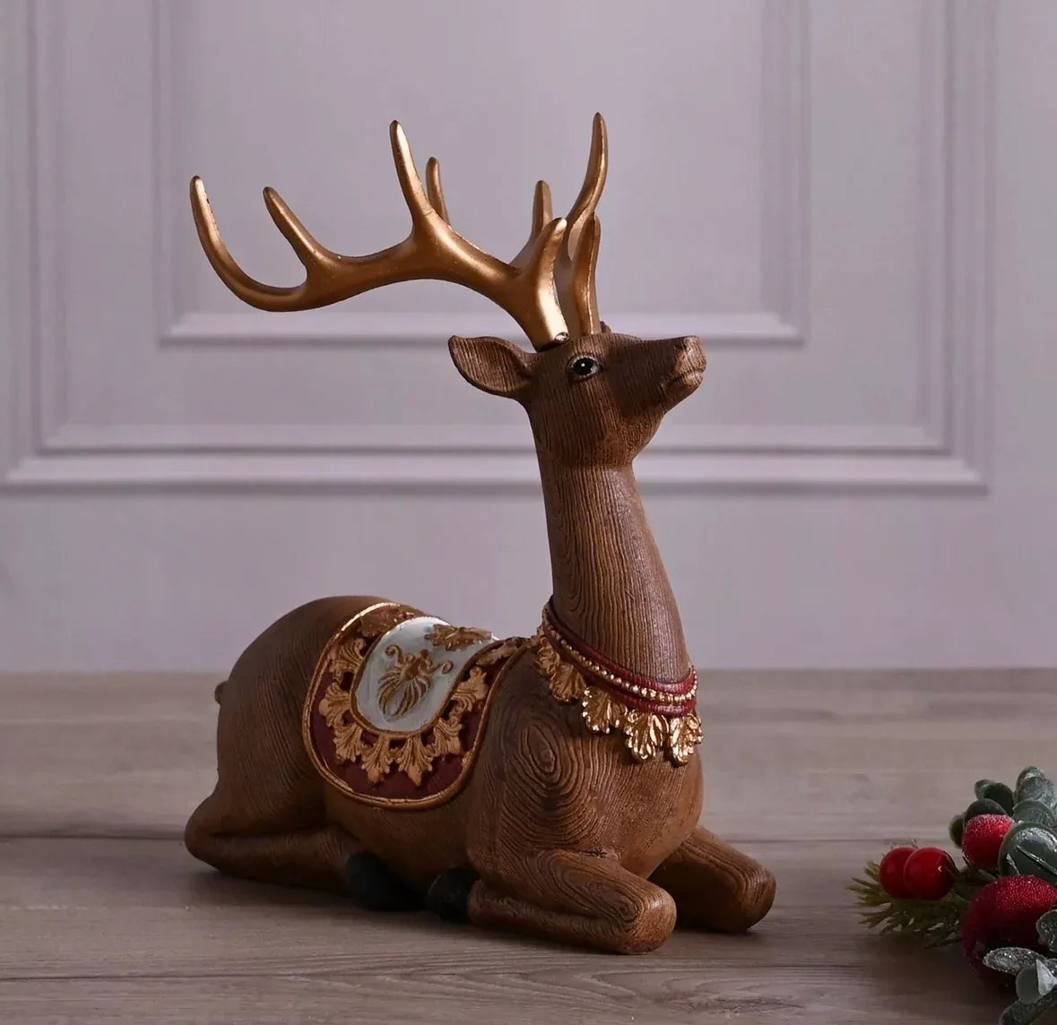 THE SEASONAL GIFT CO - Sitting Reindeer Decoration